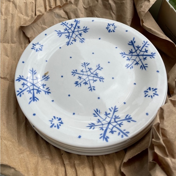 Set of 9 Gibson Designs USA Everyday Hand Painted Snowflake Festival Dinnerware - Picture 2 of 4